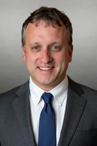 Geer, Christopher Headshot 