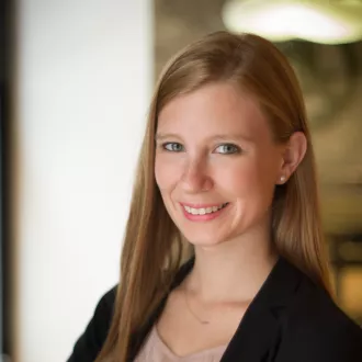 Elizabeth Pezza Headshot